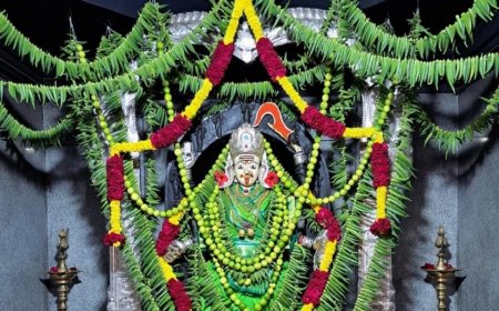 कालिका देवी लिंबू अन् भेंडीनं अलंकृत; सोलापुरात वाराई नवरात्र महोत्सव सुरु