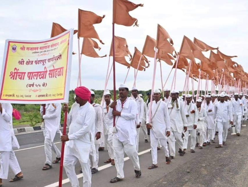 जिल्हा प्रशासनाच्या वतीने कासेगाव येथे गजानन महाराज पालखीचे स्वागत
