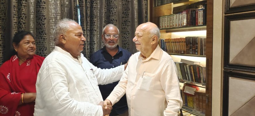 कॉ. आडम मास्तर व मा. सुशीलकुमार शिंदे यांची जनवात्सल्यावर आगामी विधानसभेची चर्चा