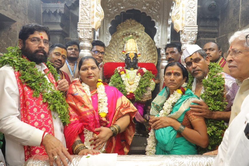 मुख्यमंत्री एकनाथ शिंदे यांनी सपत्नीक विठ्ठल-रुक्मिणी मंदिरात महापूजा