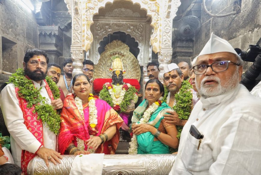 मुख्यमंत्री एकनाथ शिंदे यांनी सपत्नीक विठ्ठल-रुक्मिणी मंदिरात महापूजा