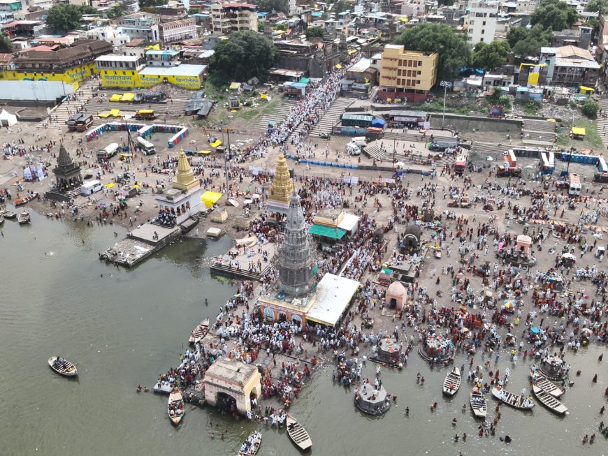 तुळसी हार गळां कासे पीतांबर । आवडे निरंतर हेंचि ध्यान