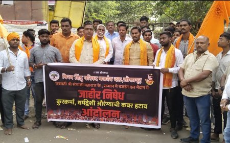 क्रूरकर्मा औरंगजेबची कबर हटवा, अन्यथा कारसेवा करू