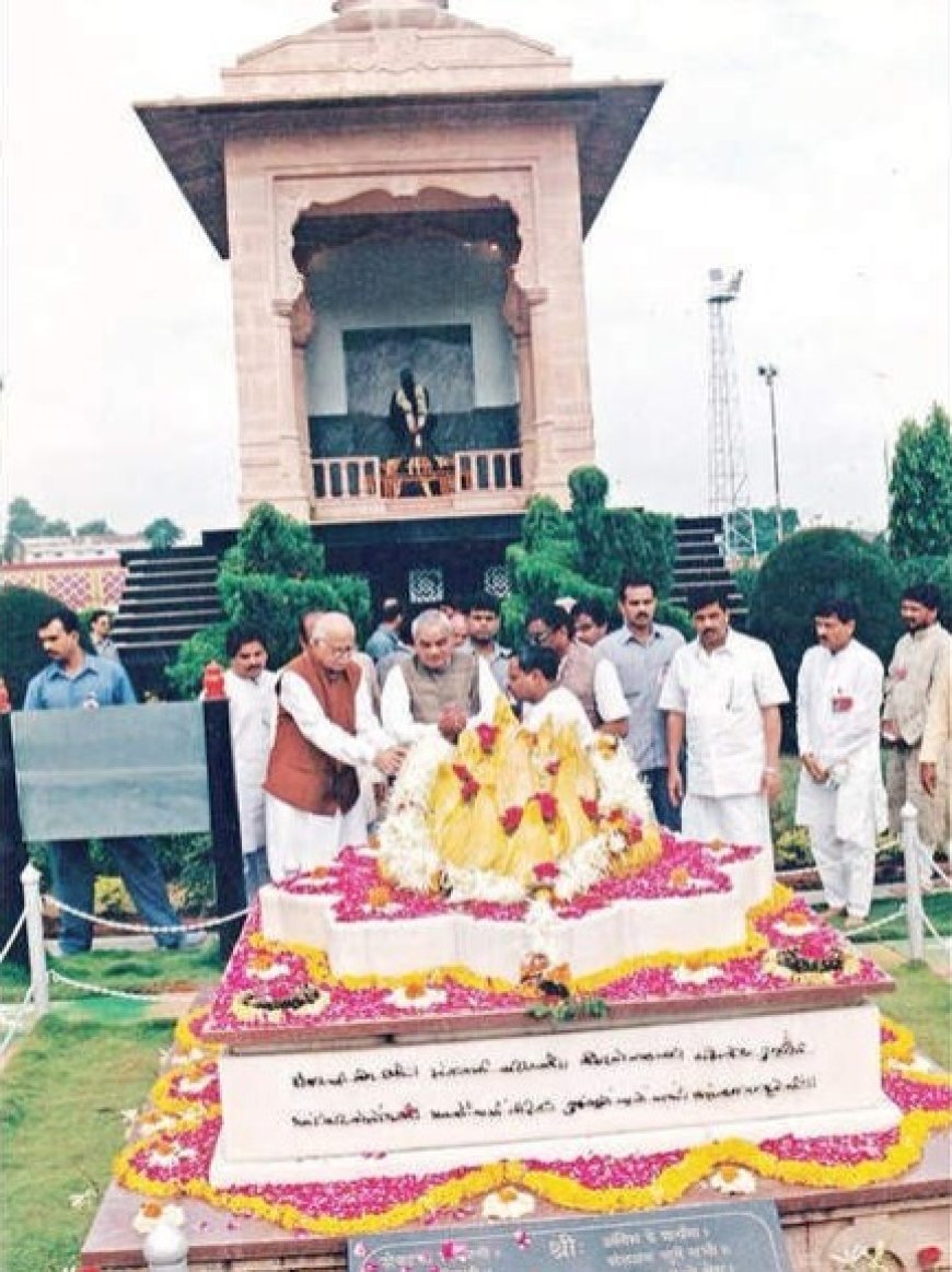 अटलजींनंतर नरेंद्र मोदींची संघाच्या स्मृती मंदिराला भेट