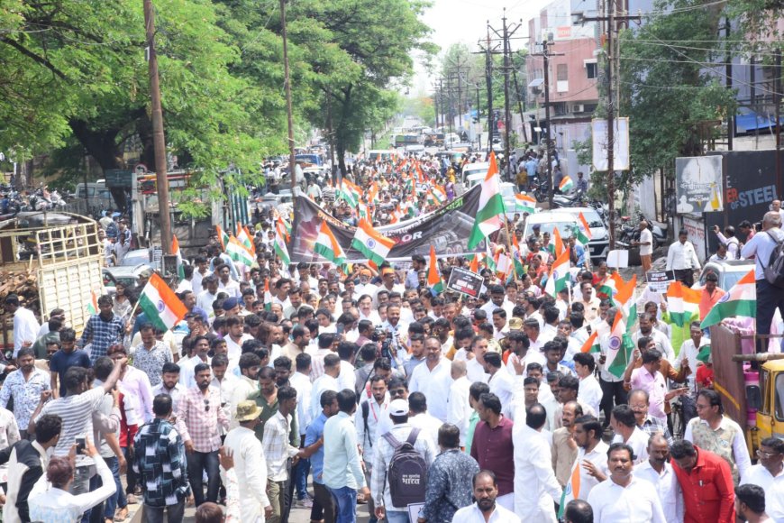 सैनिकांच्या सन्मानार्थ भव्य तिरंगा रॅली यात्रा
