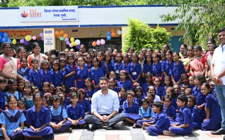 शाळेचा पहिलाच दिवस, विद्यार्थ्यांना दिले 'आशीर्वाद'। विवेकानंद विद्यालयात प्रभातफेरी