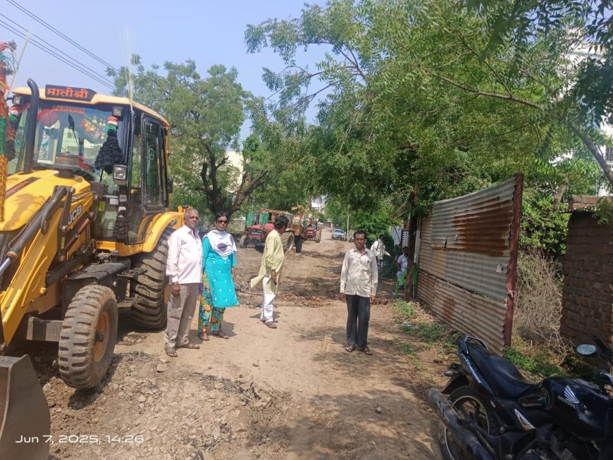 प्रियांका नगर ते विश्व सोसायटी येथे रस्त्याचे काम सुरू