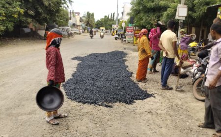 जुळे सोलापुरात बॉम्बे पार्क दरम्यान खड्डेमुक्त रस्ता, नगरसेविका राजश्री चव्हाणांच्या प्रयत्नाला यश