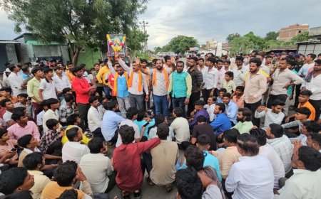 इन्स्टाग्रामवर महापुरुषांची बदनामी; मैंदर्गीत मोर्चा, रास्ता रोको व बंद! जिहादी विचारांच्या मंडळींचे संतापजनक कृत्य