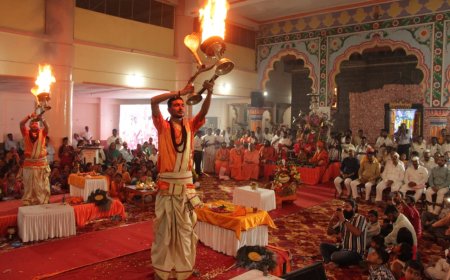 गंगाआरतीने काशी जगद्गुरूंच्या श्रावणमास तपोनुष्ठानाची सांगता