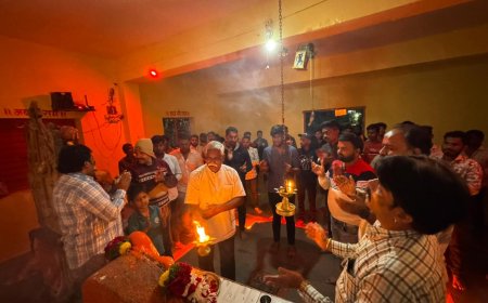 हिंदू शौर्य दिनानिमित्त विहिंपतर्फे बार्शीत महाआरती!पोलिसांच्या रूट मार्चने वेधून घेतले लक्ष