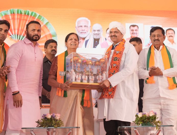 आयटी पार्कला फडणवीसांचा बूस्टर! विजय संकल्प सभेत देवाभाउंचे व्हीजन!!