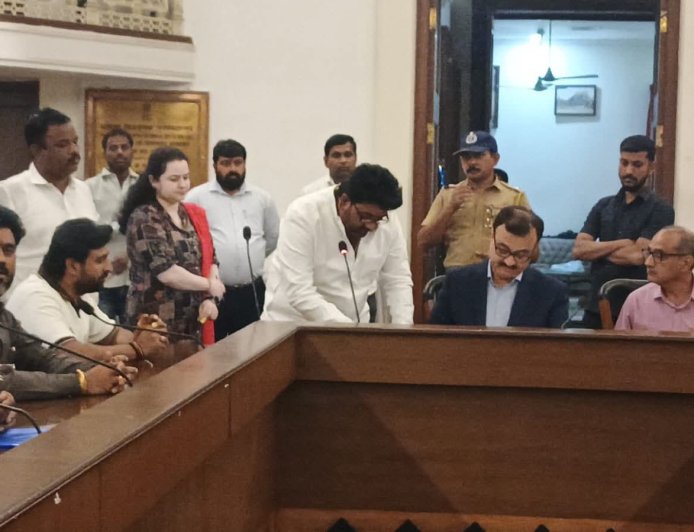 मनपा काँग्रेस गटनेतेपदी चेतन नरोटे, भाजपा गटनेेत्याची आज पुण्यात घोषणा, तर महापौर कोण?