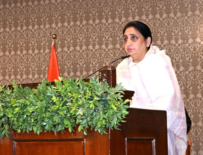 सुनेत्राताईंकडेंच वारसा,राष्ट्रवादी विलीनीकरणास ब्रेक?