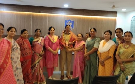 महिला दिनानिमित्त पोलीस बॉईज असोसिएशनकडून कर्तव्यदक्ष अधिकाऱ्यांचा सन्मान