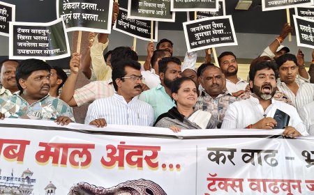 हा सोलापूरकरांच्या खिशावर डाका; निलंबनावरून नरोटे,शिंदे आक्रमक