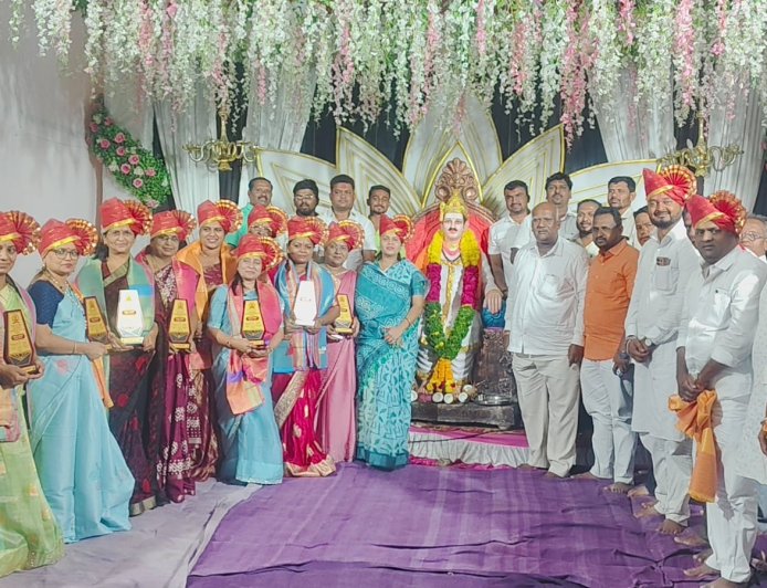 श्री महात्मा बसवेश्‍वर प्रतिष्ठानतर्फे नारीशक्ती पुरस्काराने गौरव