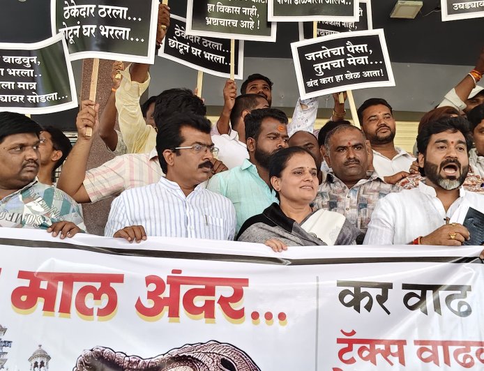 हा सोलापूरकरांच्या खिशावर डाका; निलंबनावरून नरोटे,शिंदे आक्रमक