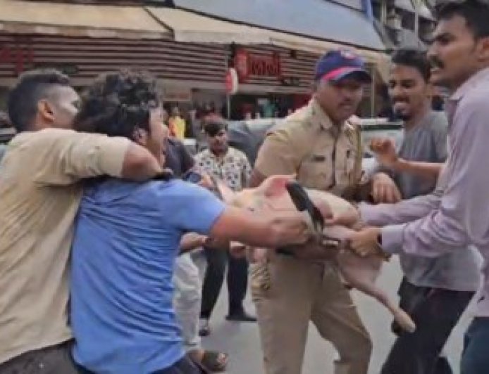 बक्कर ईद कुर्बानीवरून विहिंप बजरंग दल आक्रमक, वराह अवताराचा विजय असो!