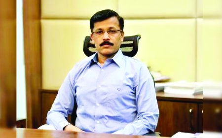 Tukaram Mundhe : एका कॉलवर तक्रार करा;  तुकाराम मुंढे ॲक्शन मोडमध्ये
