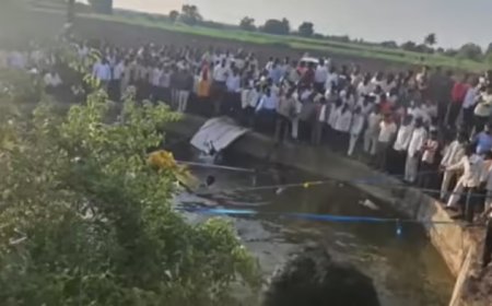 भीषण  अपघात, भाविकांचा टेम्पो विहिरीत कोसळून १४ ठार