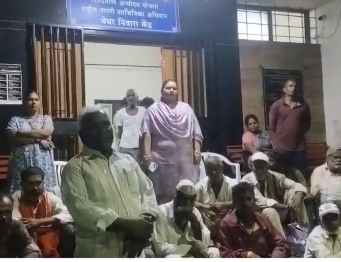 २० बेघराना आपुलकी निवारा केंद्रात आश्रय; श्रीदेवी फुलारेचा  पुढाकार