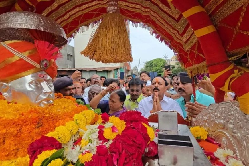 सर्वोदय,चाकोते नगरात 22 लाखाच्या निधीतून जलवाहिनी कामाचा शुभारंभ; आ.विजय देशमुखांनी घेतले संत गजानन महाराज पालखीचे दर्शन