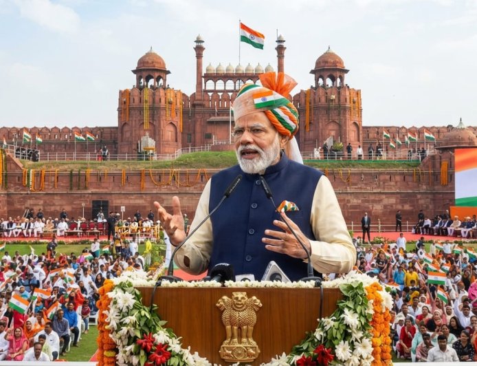 मोदींच्या प्रशासकीय सुशासनाचा रौप्य महोत्सव