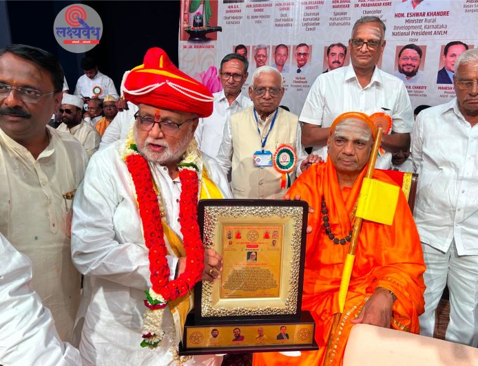 गहिनीनाथ महाराज औसेकर यांना ‘श्री विठ्ठल सेवा रत्न’ पुरस्काराने सन्मानित