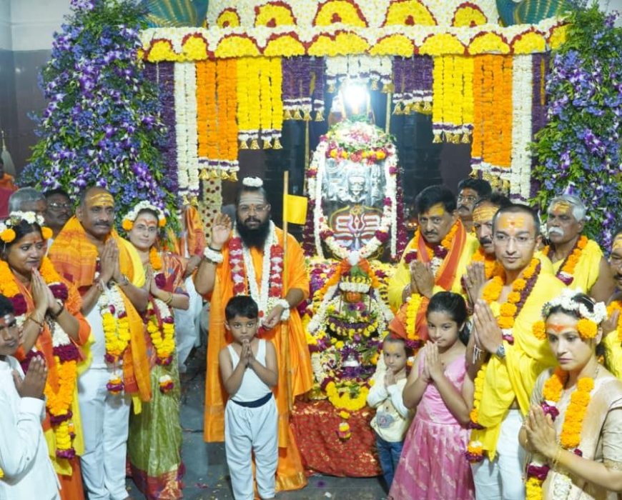 अजातशत्रू राजकीय नेते गुरूचरणी लीन!  होटगी बृहन्मठात हर हर महादेवचा जयघोष..