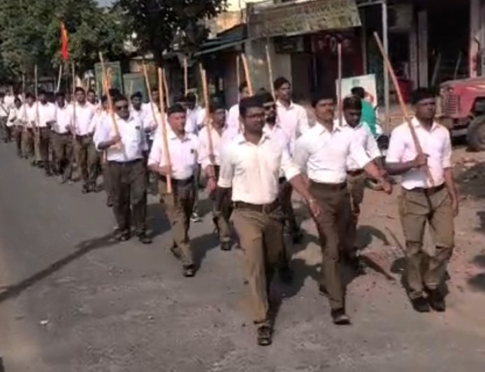 विजयादशमी निमित्त संघाचे शस्त्रपूजन व १२ नगरांमध्ये पथ संचलन