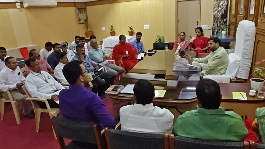 'ई बसेसना आता दिवाळीचा मुहूर्त; २ महिन्यापूर्वी बस आल्या...पण